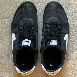 Women's Nike Walking Sneaker (black & white trim)
